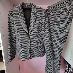 Express Black/White Columnist Checked Pant Suit.  Size 6.